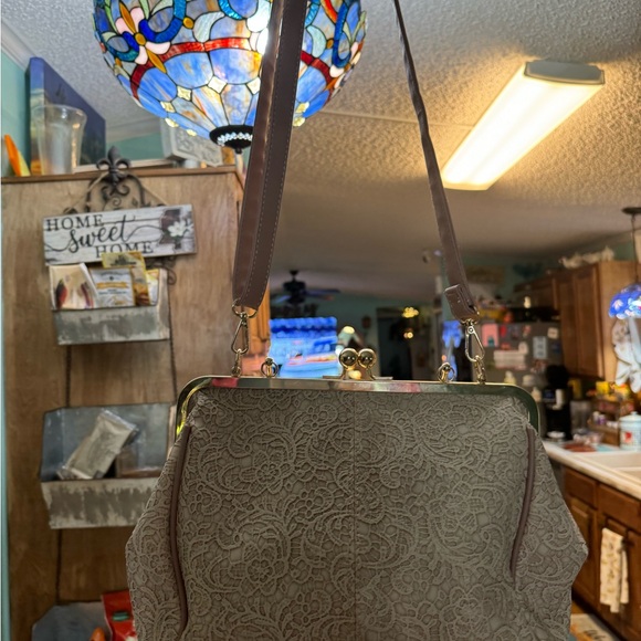 Beautiful lace and leather handbag with strap and beautiful detail - Picture 5 of 5